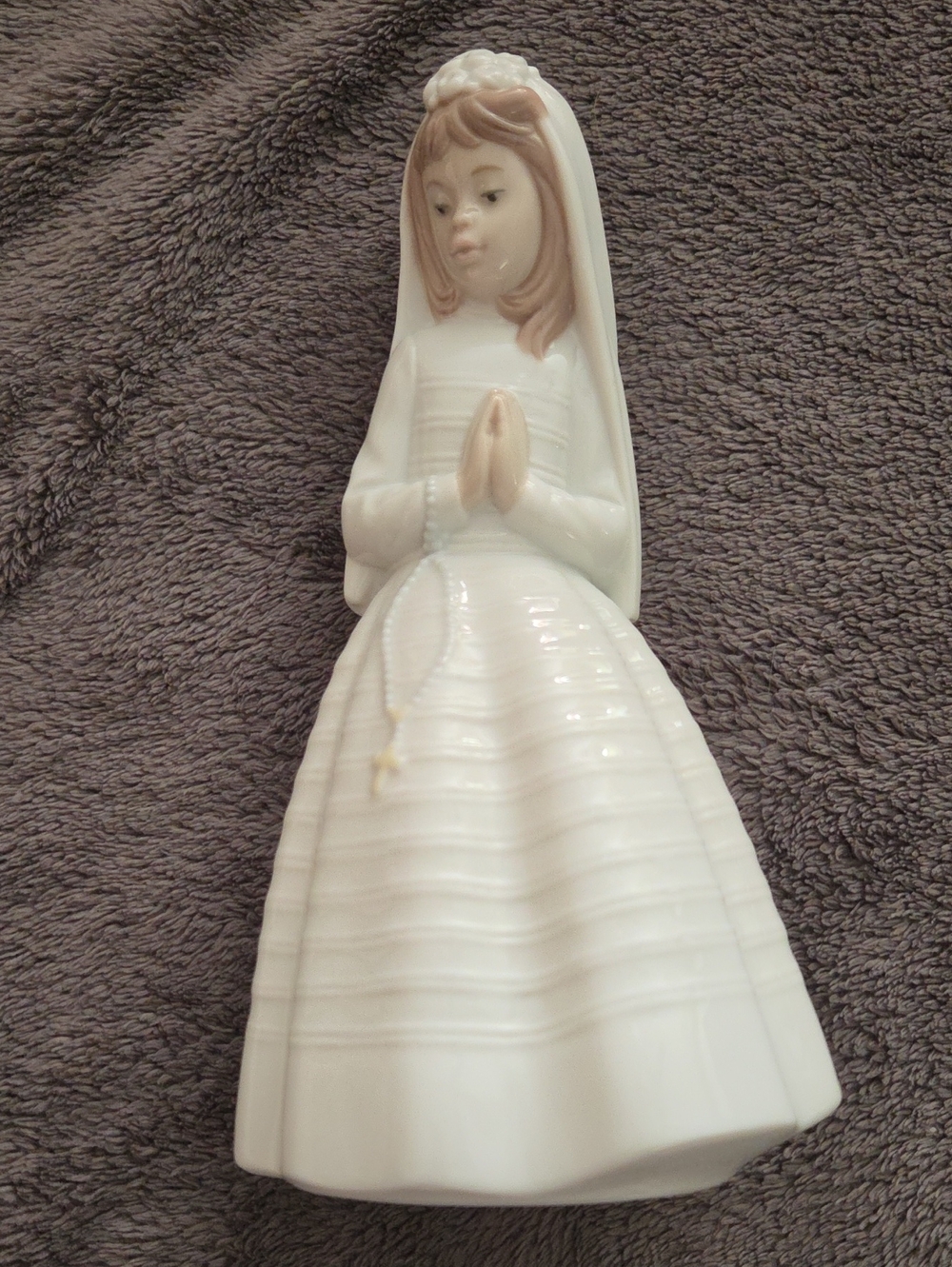 Lladro White Porcelain First Communion Girl Figurine with Rosary Accent